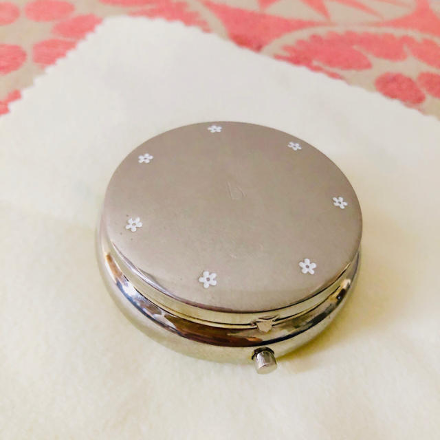 LAZY SUSAN(レイジースーザン)のLAZＹ SUSAN  ピアスケース(silver) レディースのアクセサリー(ピアス)の商品写真