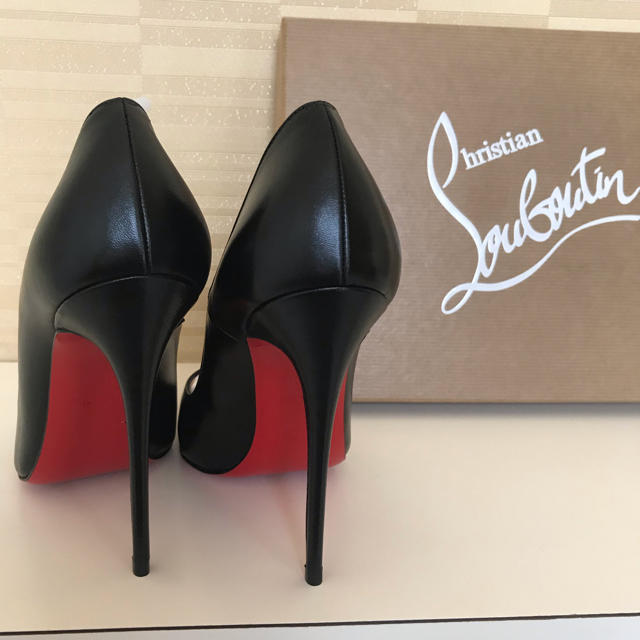 Christian Louboutin(クリスチャンルブタン)のayuna様専用.新品未使用クリスチャンルブタン.マット黒36.5 レディースの靴/シューズ(ハイヒール/パンプス)の商品写真