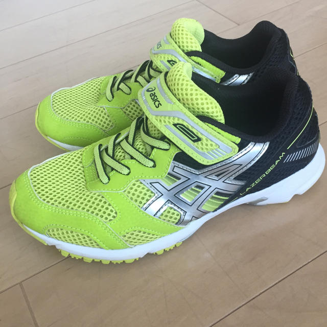 asics(アシックス)のアシックス ジュニア スニーカー 21.5cm キッズ/ベビー/マタニティのキッズ靴/シューズ(15cm~)(スニーカー)の商品写真