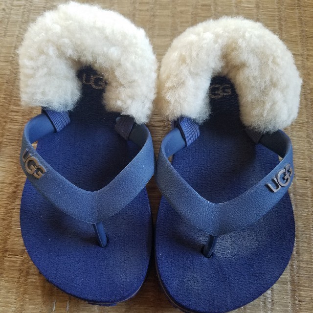 UGG(アグ)のUGG　スリッパ　サンダル　14.5cm キッズ/ベビー/マタニティのベビー靴/シューズ(~14cm)(サンダル)の商品写真