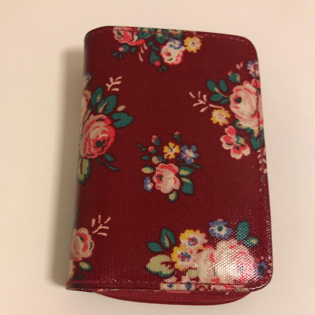 Cath Kidston(キャスキッドソン)のキャスキッドソン 花柄 二つ折り財布 レッド レディースのファッション小物(財布)の商品写真
