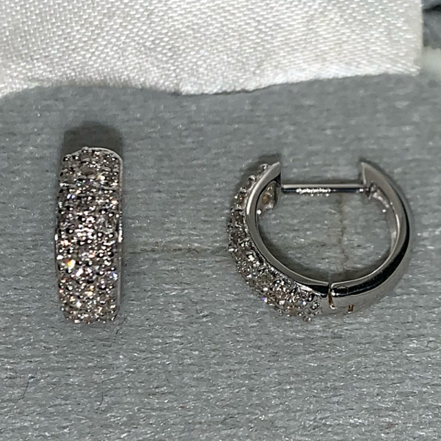 お値下げ 新品 未使用 K18WG パヴェダイヤ0.5ct 中折れ フープピアス ...