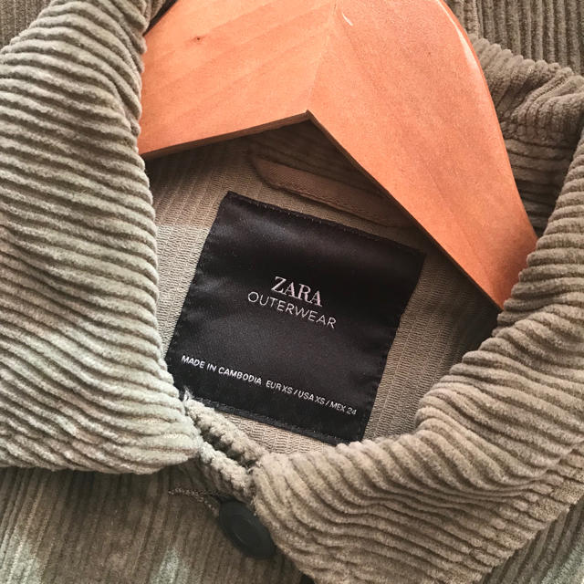 ZARA(ザラ)の(Queenさん専用)Zara 大人気 コーデュロイジャケット カーキ XS レディースのジャケット/アウター(ミリタリージャケット)の商品写真