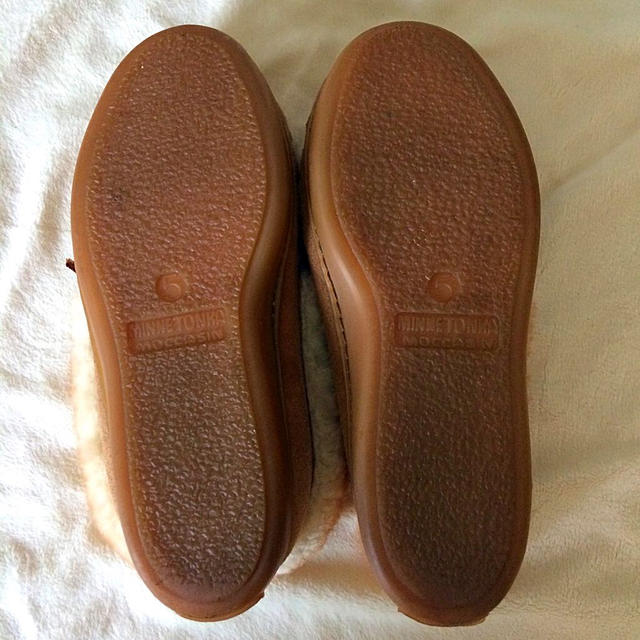 Minnetonka(ミネトンカ)の新品未使用 ミネトンカ ボアパンプス レディースの靴/シューズ(ハイヒール/パンプス)の商品写真