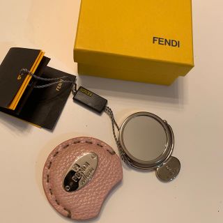 フェンディ(FENDI)の箱なしで500円引き致します。FENDI コンパクトミラー(ミラー)