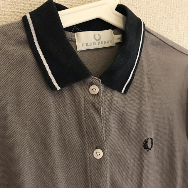 FRED PERRY(フレッドペリー)のフレッドペリー ポロシャツ グレー レディースのトップス(ポロシャツ)の商品写真