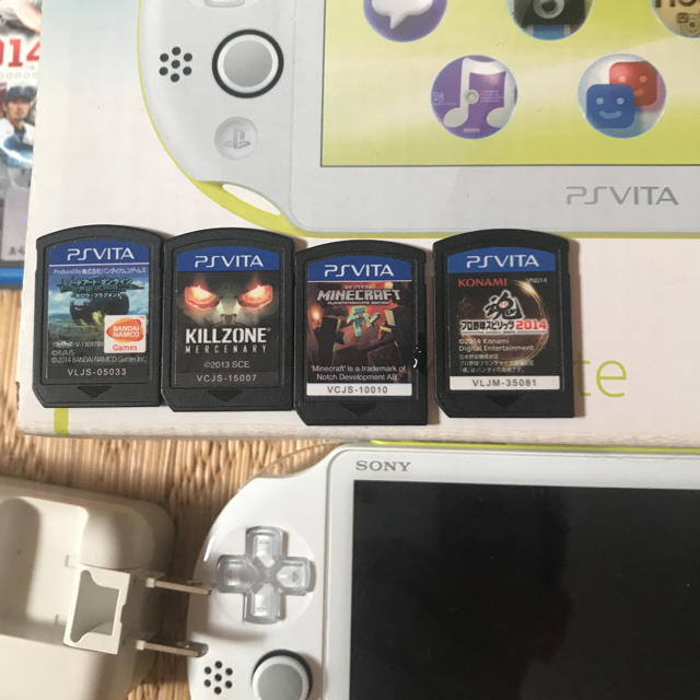 PlayStation Vita(プレイステーションヴィータ)のPlayStation vita エンタメ/ホビーのゲームソフト/ゲーム機本体(家庭用ゲーム機本体)の商品写真