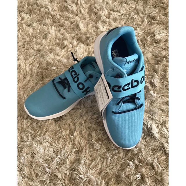 新品 Reebok スニーカー