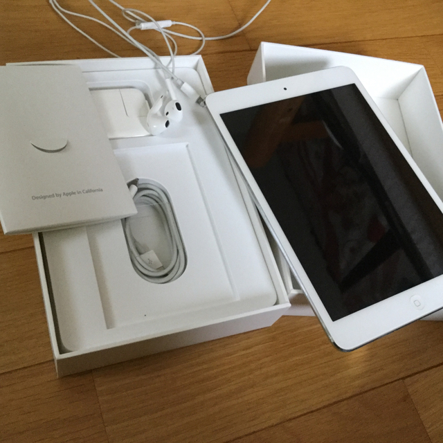 iPad(アイパッド)のiPadmini2   32GB  Wi-Fiモデル(イアーポッズなし) スマホ/家電/カメラのPC/タブレット(タブレット)の商品写真