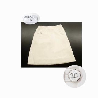 シャネル(CHANEL)のCHANEL 艶のココマークボタン 切りっぱなしで遊ぶクラシックスカート(ひざ丈スカート)