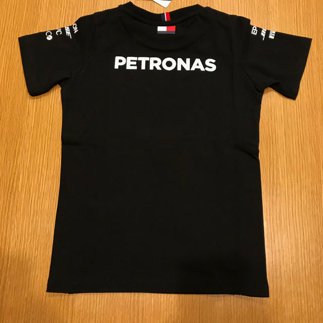 TOMMY HILFIGER(トミーヒルフィガー)のメルセデス AMG ペトロナス 2019チーム Tシャツ  XXS キッズ/ベビー/マタニティのキッズ服男の子用(90cm~)(Tシャツ/カットソー)の商品写真