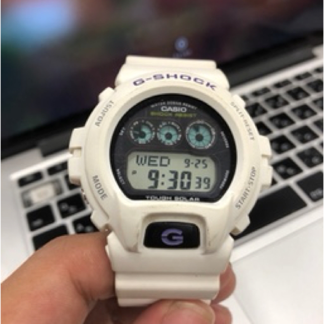 G-SHOCK(ジーショック)のGショック　白 メンズの時計(腕時計(デジタル))の商品写真