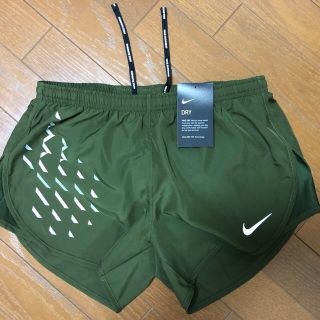 ナイキ(NIKE)のNIKE ナイキ ショートパンツ Mサイズ(ショートパンツ)