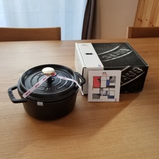 ストウブ(STAUB)のSTAUB ココットラウンド 18cm ブラック【新品・未使用】(鍋/フライパン)