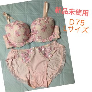 トリンプ(Triumph)の新品未使用♡Triumph☆ピンク系ブラ＆ショーツセット(ブラ&ショーツセット)