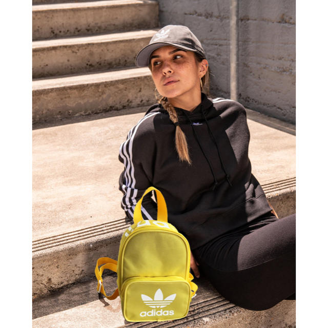 adidas(アディダス)のAdidasSANTIAGO MINI BACKPACK  リュックサック レディースのバッグ(リュック/バックパック)の商品写真