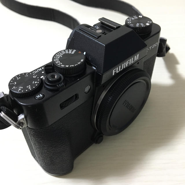 富士フイルム(フジフイルム)のX-T20 ボディ ブラック スマホ/家電/カメラのカメラ(ミラーレス一眼)の商品写真