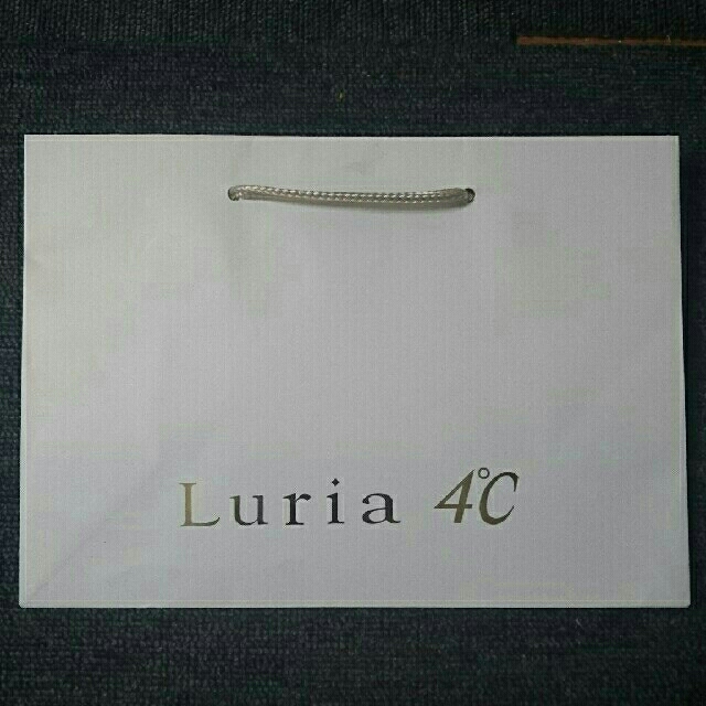 4℃(ヨンドシー)のLuria4℃ 紙袋 レディースのバッグ(ショップ袋)の商品写真