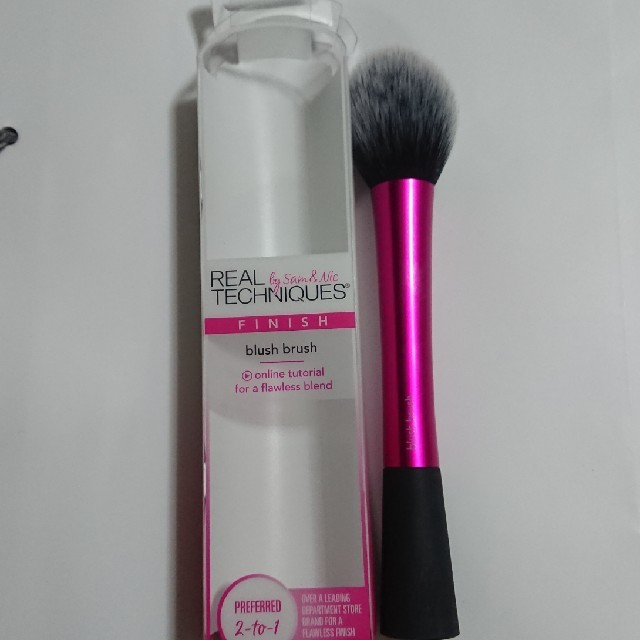 Real Techniques(リアルテクニクス)のREAL TECHNIQUES blush brush コスメ/美容のコスメ/美容 その他(その他)の商品写真