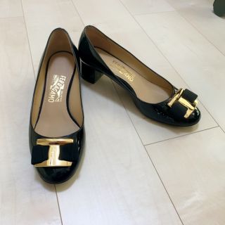 サルヴァトーレフェラガモ(Salvatore Ferragamo)のmana様専用  NINNA エナメルパンプス(ハイヒール/パンプス)