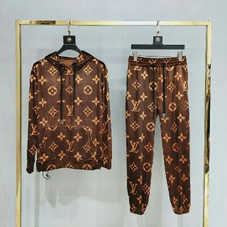 LOUIS VUITTON - 【新品 未使用】 ルイヴィトン ジャージ上下セットの LOUIS VUITTON - 【新品 未使用】 ルイヴィトン ジャージ上下セットの