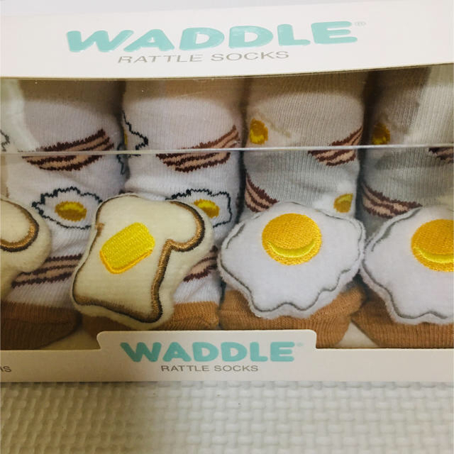 WADDLE (ワドル) ラトルソックス キッズ/ベビー/マタニティのこども用ファッション小物(靴下/タイツ)の商品写真