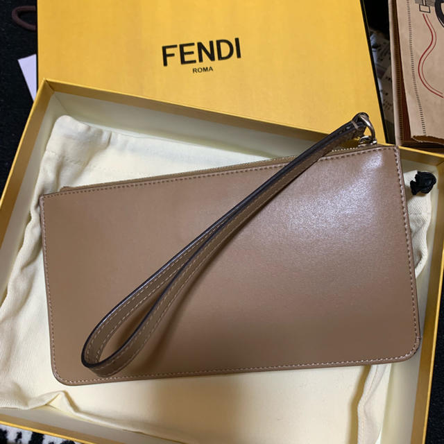 FENDI(フェンディ)のフェンディ リストレット ポーチ ストラップ付 レディースのファッション小物(ポーチ)の商品写真