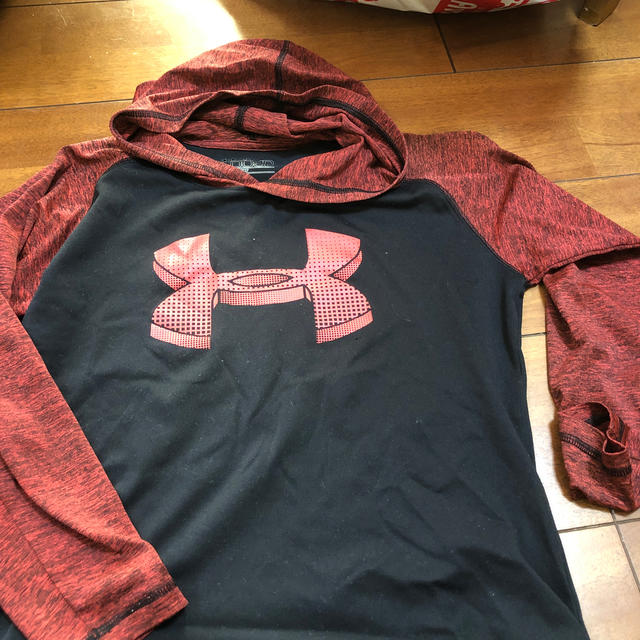 UNDER ARMOUR(アンダーアーマー)の男子ロンT キッズ/ベビー/マタニティのキッズ服女の子用(90cm~)(Tシャツ/カットソー)の商品写真