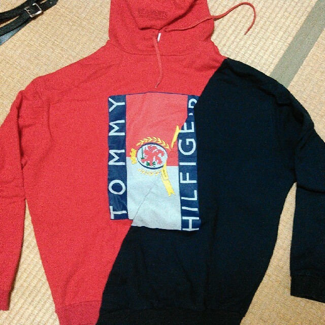 TOMMY HILFIGER(トミーヒルフィガー)のvetements tommy filfiger コラボパーカー メンズのトップス(パーカー)の商品写真