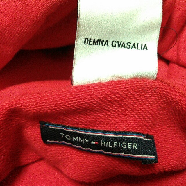 TOMMY HILFIGER(トミーヒルフィガー)のvetements tommy filfiger コラボパーカー メンズのトップス(パーカー)の商品写真