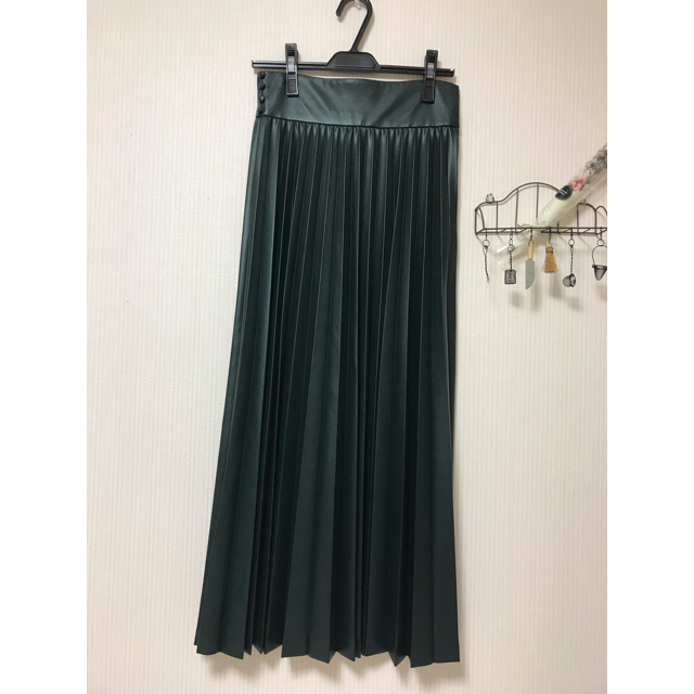 rim.ark  レザー プリーツロングスカート グリーン レディースのスカート(ロングスカート)の商品写真