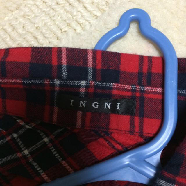 INGNI(イング)のINGNI 赤チエックシャツ レディースのトップス(シャツ/ブラウス(長袖/七分))の商品写真