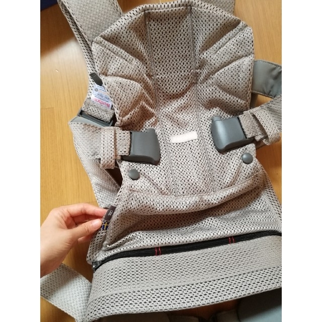 BABYBJORN(ベビービョルン)のモマパ様専用♦【ほぼ未使用】ベビービョルン 抱っこ紐 ONE KAI Air キッズ/ベビー/マタニティの外出/移動用品(抱っこひも/おんぶひも)の商品写真