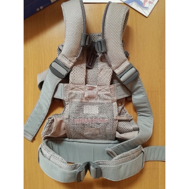 BABYBJORN(ベビービョルン)のモマパ様専用♦【ほぼ未使用】ベビービョルン 抱っこ紐 ONE KAI Air キッズ/ベビー/マタニティの外出/移動用品(抱っこひも/おんぶひも)の商品写真