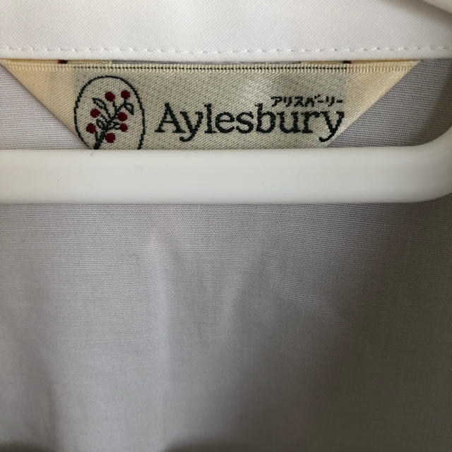 Aylesbury(アリスバーリー)のアリスバーリーの白いブラウス レディースのトップス(シャツ/ブラウス(長袖/七分))の商品写真