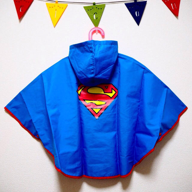 SUPERMAN レインポンチョ キッズ/ベビー/マタニティのこども用ファッション小物(レインコート)の商品写真