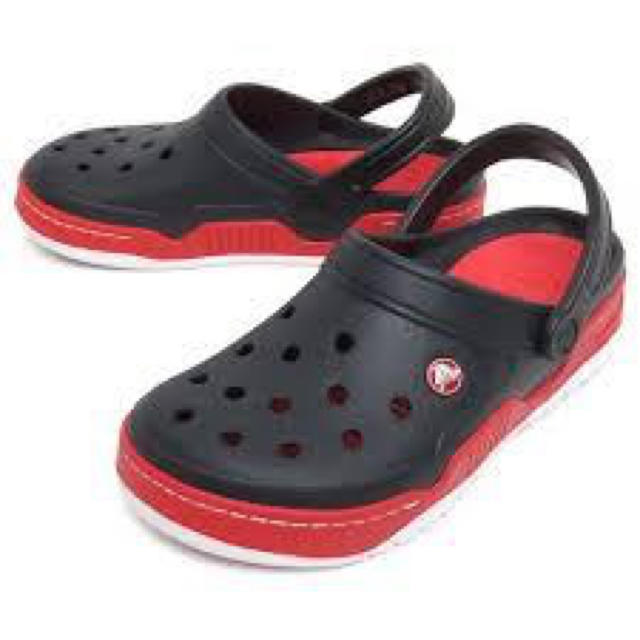 crocs(クロックス)の半額 スタート クロックス 29cm ブラック レッド フロントコート クロッグ メンズの靴/シューズ(サンダル)の商品写真