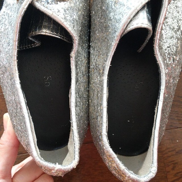 キラキラシルバーラメ スタッズ付き 厚底靴 サイズレディースL 24.5くらい レディースの靴/シューズ(ハイヒール/パンプス)の商品写真