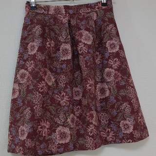 クチュールブローチ(Couture Brooch)の花柄スカート (ひざ丈スカート)