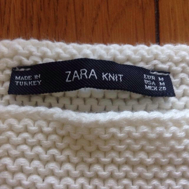 ZARA(ザラ)のザラ ホワイトニット レディースのトップス(ニット/セーター)の商品写真