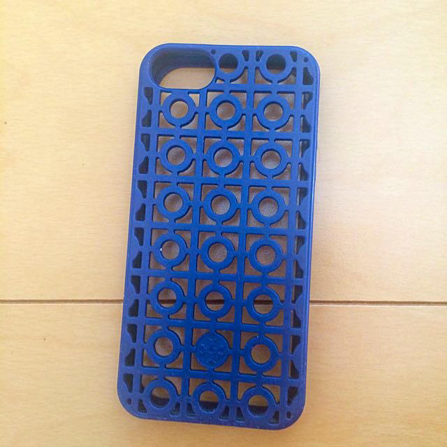 Tory Burch(トリーバーチ)のiPhoneケース スマホ/家電/カメラのスマホアクセサリー(モバイルケース/カバー)の商品写真