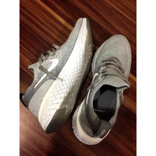 ナイキ(NIKE)のNIKE レディース スニーカー22.5美品(スニーカー)