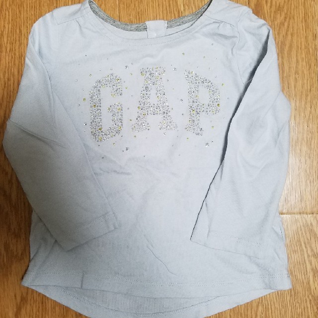 babyGAP(ベビーギャップ)のキッズ　babyGAPロンT2枚セット　90㎝ キッズ/ベビー/マタニティのキッズ服女の子用(90cm~)(Tシャツ/カットソー)の商品写真