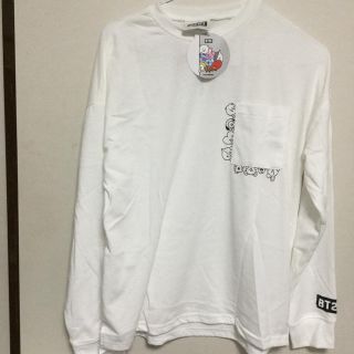 シマムラ(しまむら)のBT21長袖Tシャツ Mサイズ白 ポケット(Tシャツ(長袖/七分))