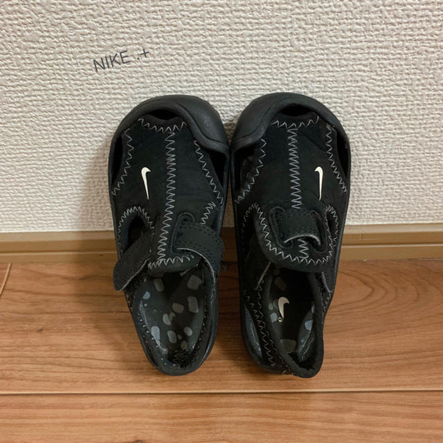 NIKE(ナイキ)のamiiさま専用★NIKE 黒ベビーサンダル キッズ/ベビー/マタニティのベビー靴/シューズ(~14cm)(サンダル)の商品写真