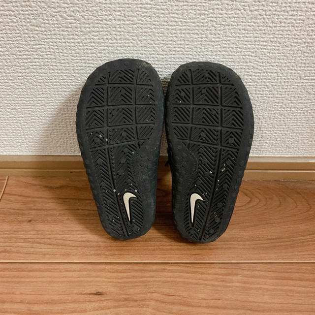 NIKE(ナイキ)のamiiさま専用★NIKE 黒ベビーサンダル キッズ/ベビー/マタニティのベビー靴/シューズ(~14cm)(サンダル)の商品写真
