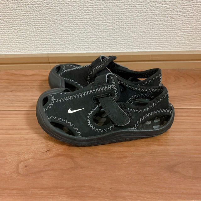 NIKE(ナイキ)のamiiさま専用★NIKE 黒ベビーサンダル キッズ/ベビー/マタニティのベビー靴/シューズ(~14cm)(サンダル)の商品写真