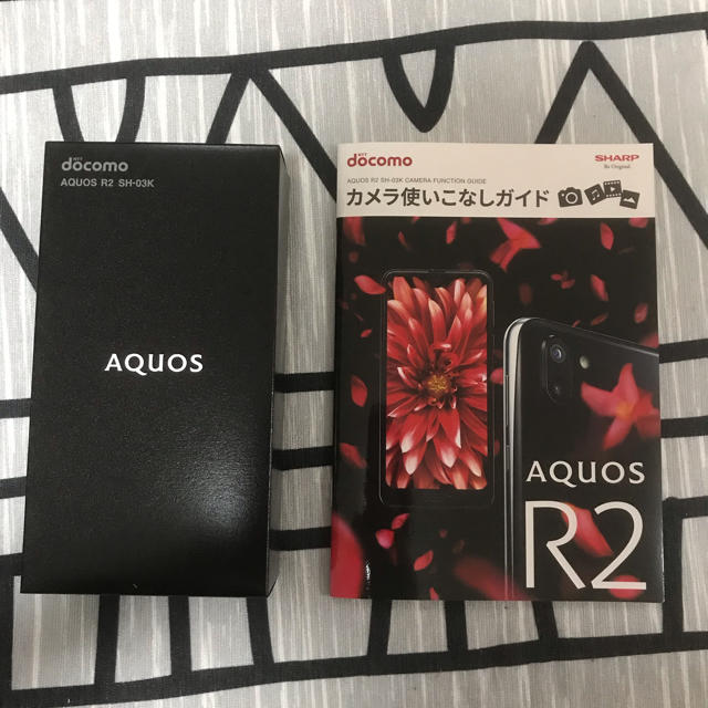 SHARP(シャープ)のAQUOS R2 SH-03K ブラック 新品未使用 スマホ/家電/カメラのスマートフォン/携帯電話(スマートフォン本体)の商品写真