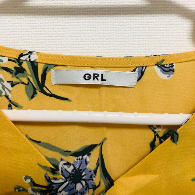 GRL(グレイル)のMUSTI様     未使用★GRL花柄シャツ レディースのトップス(シャツ/ブラウス(半袖/袖なし))の商品写真