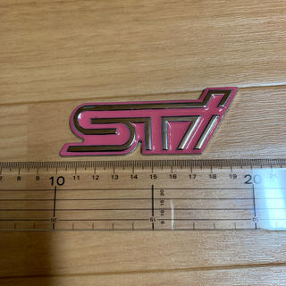スバル(スバル)のスバル STIエンブレム チェリーピンク色 貼り付けタイプ(汎用パーツ)